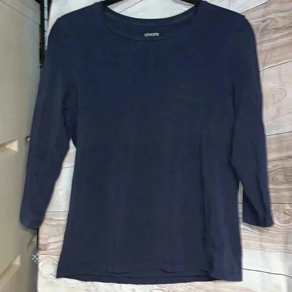 CHICOS size small ultimate tee NAVY